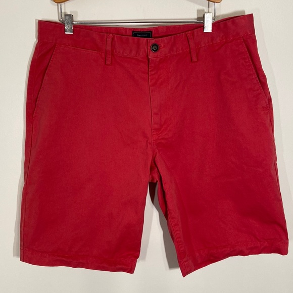 ✨3/$25✨GAP Khaki Shorts - 36W - Picture 1 of 5